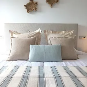 https://las-burras-beachfront.in-canary-islands.com